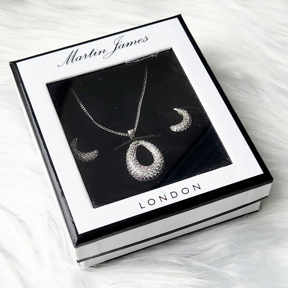 Brand New Cubic Zirconia Silver Jewelry Set (Comes with the box)
